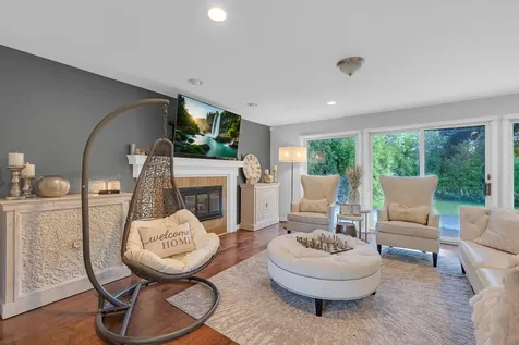 15 Devonshire Drive Oak Brook IL 60523