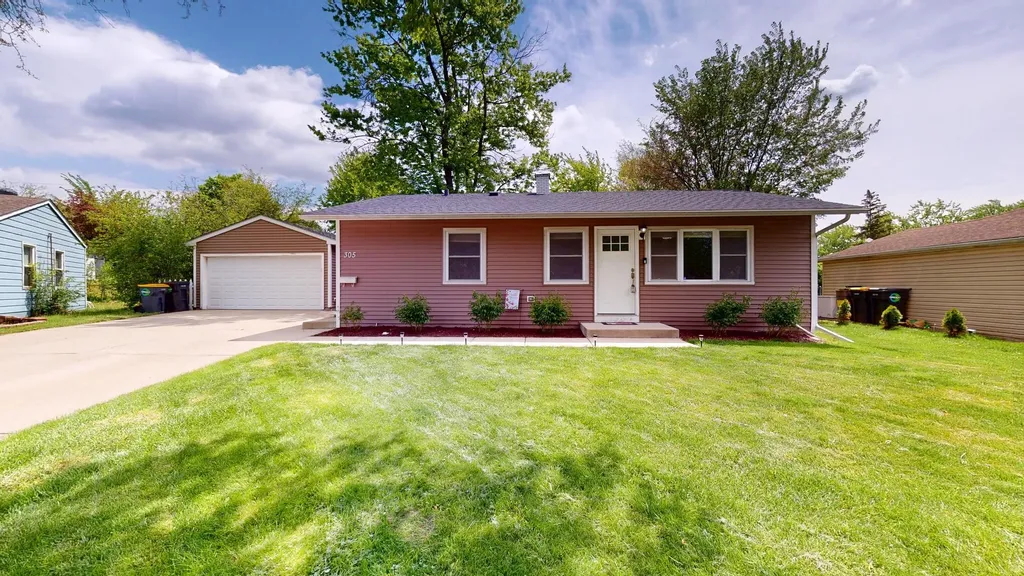 305 Cedar Court Streamwood IL 60107