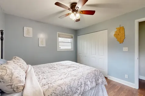 305 Cedar Court Streamwood IL 60107