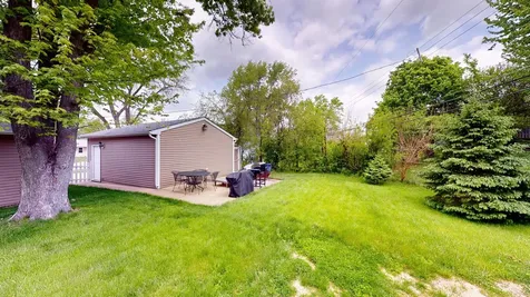 305 Cedar Court Streamwood IL 60107