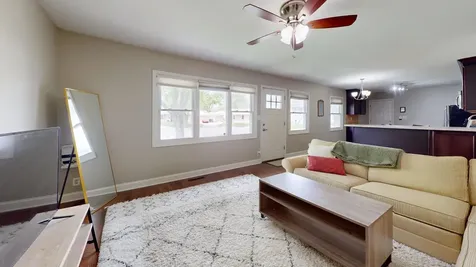 305 Cedar Court Streamwood IL 60107