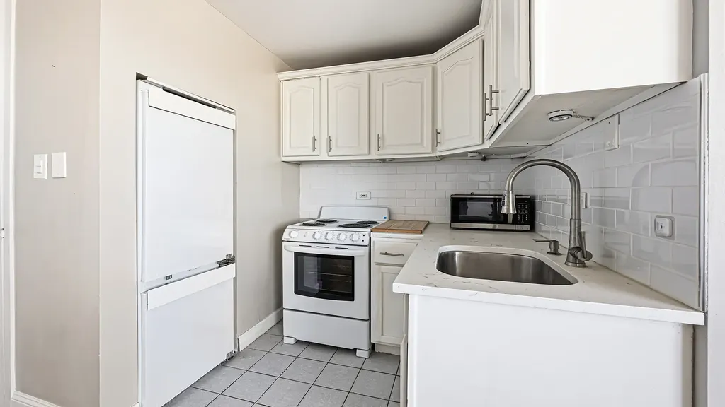 3110 North Sheridan Road Chicago IL 60657