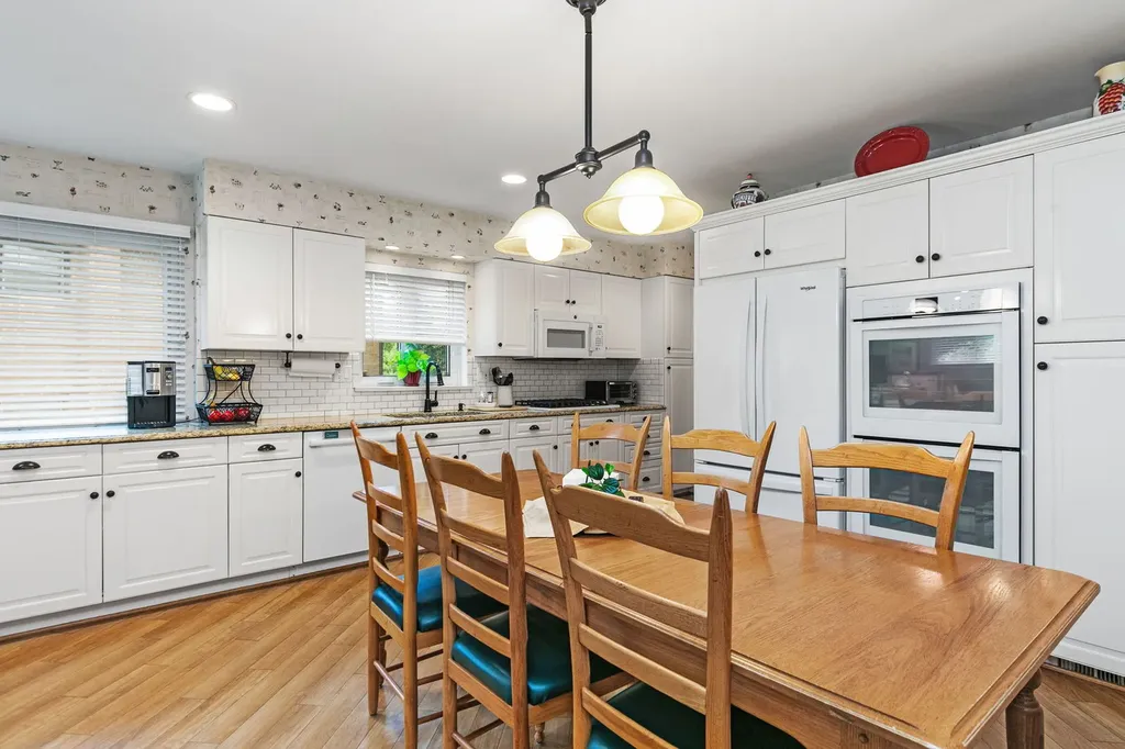 404 Sunset Drive Wilmette IL 60091