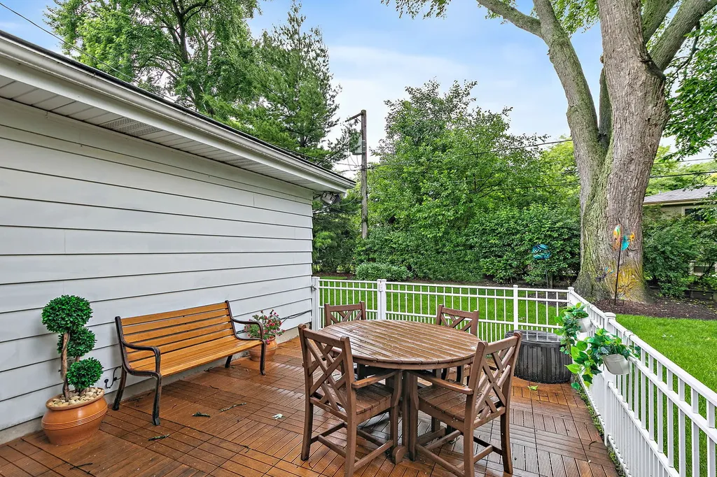 404 Sunset Drive Wilmette IL 60091
