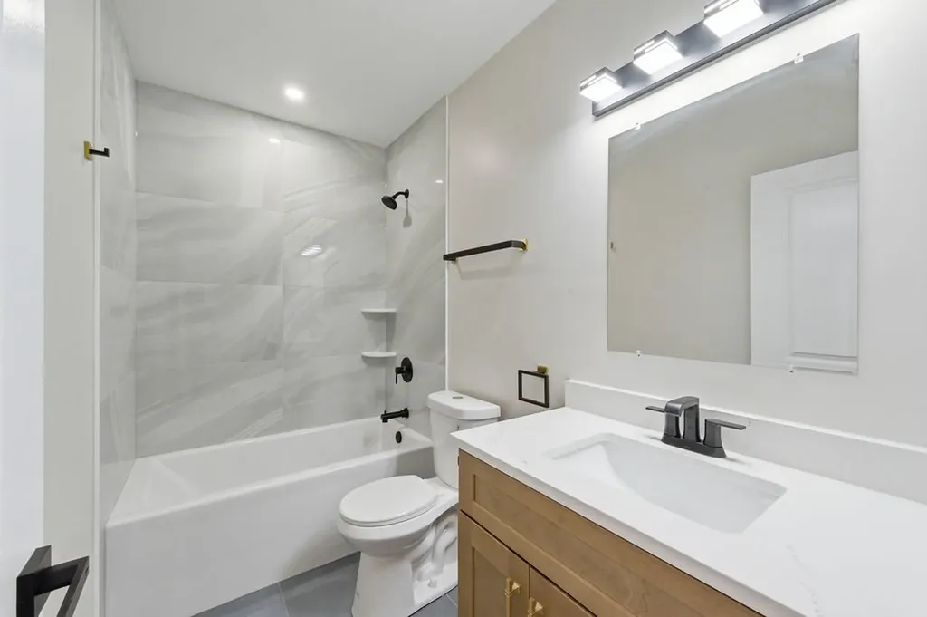6333 South Maplewood Avenue Chicago IL 60629