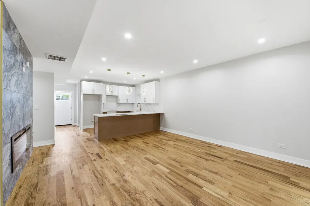 6333 South Maplewood Avenue Chicago IL 60629