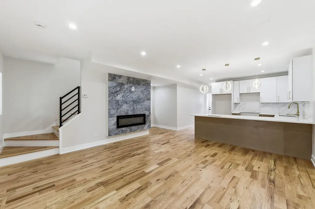 6333 South Maplewood Avenue Chicago IL 60629