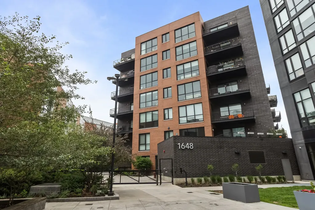 1648 West Division Street Chicago IL 60622