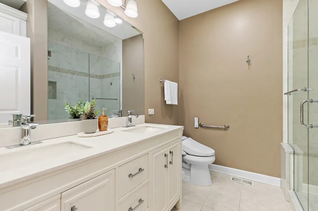 2212 Glouceston Lane Naperville IL 60564