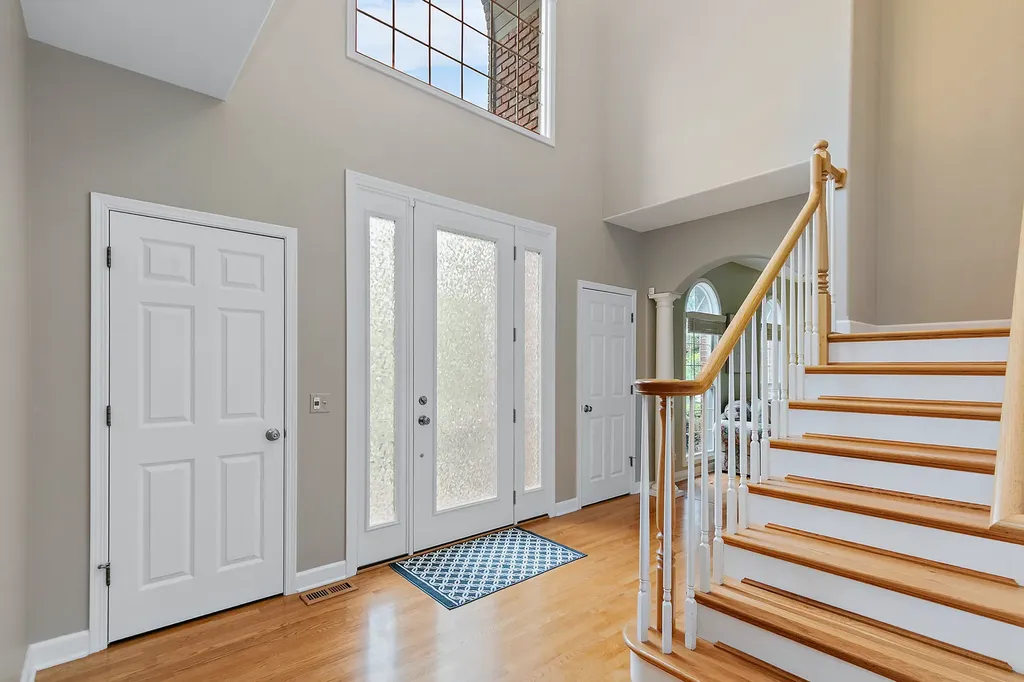 2212 Glouceston Lane Naperville IL 60564