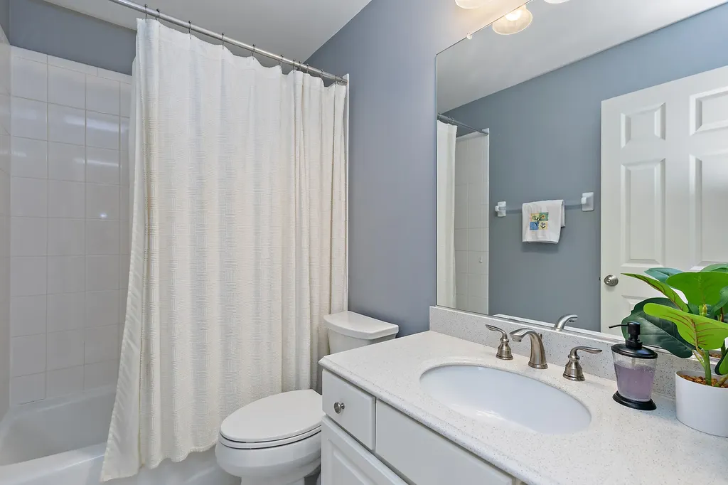 2212 Glouceston Lane Naperville IL 60564