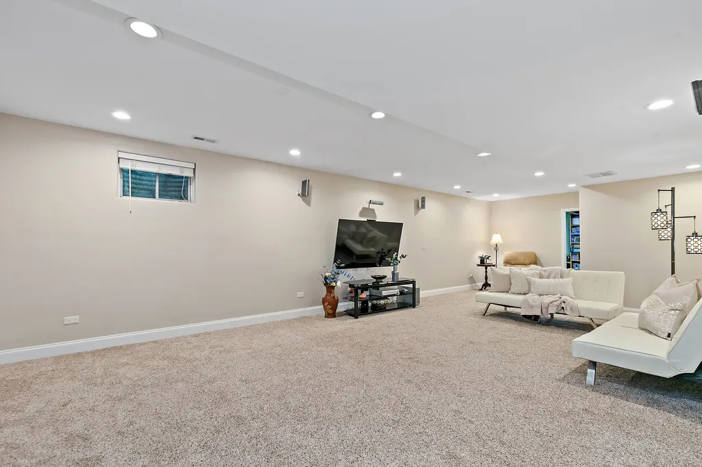 2212 Glouceston Lane Naperville IL 60564