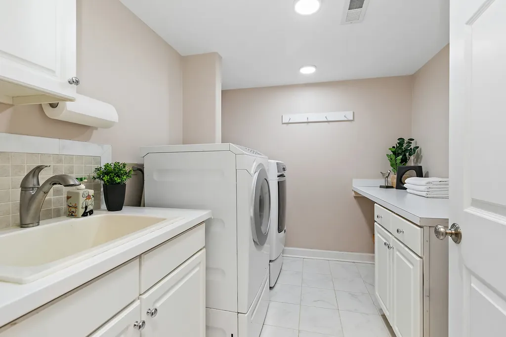 2212 Glouceston Lane Naperville IL 60564