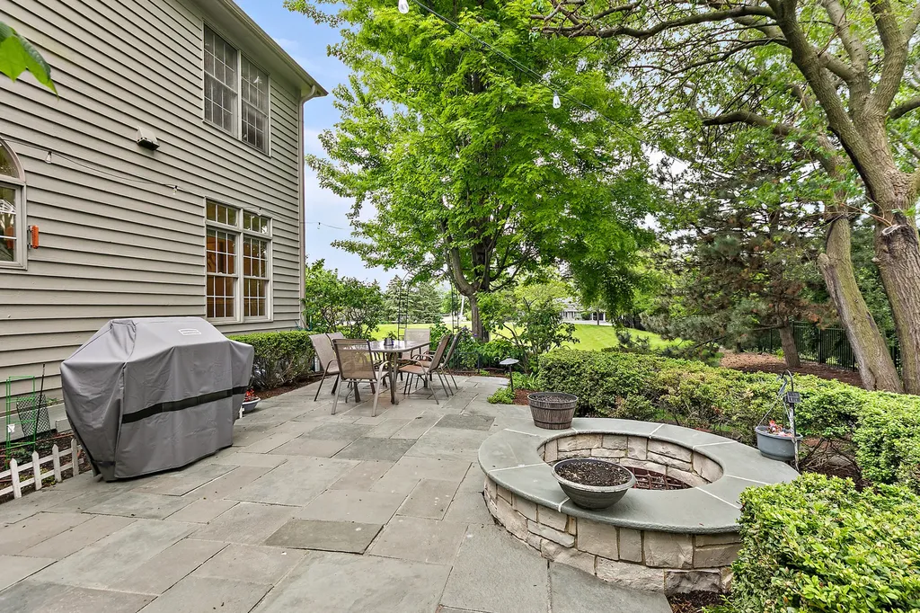 2212 Glouceston Lane Naperville IL 60564