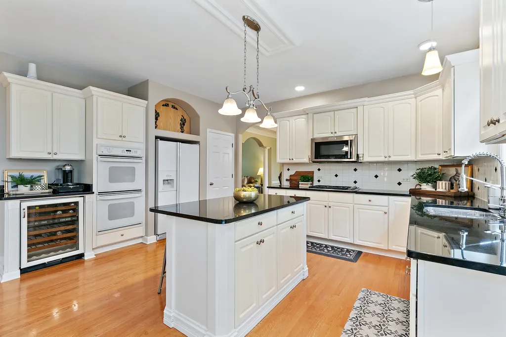 2212 Glouceston Lane Naperville IL 60564