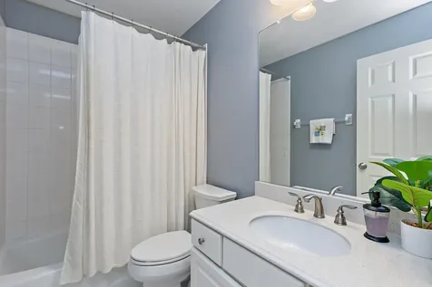2212 Glouceston Lane Naperville IL 60564