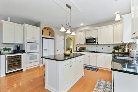 2212 Glouceston Lane Naperville IL 60564