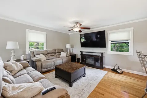 890 Norman Drive Hoffman Estates IL 60192