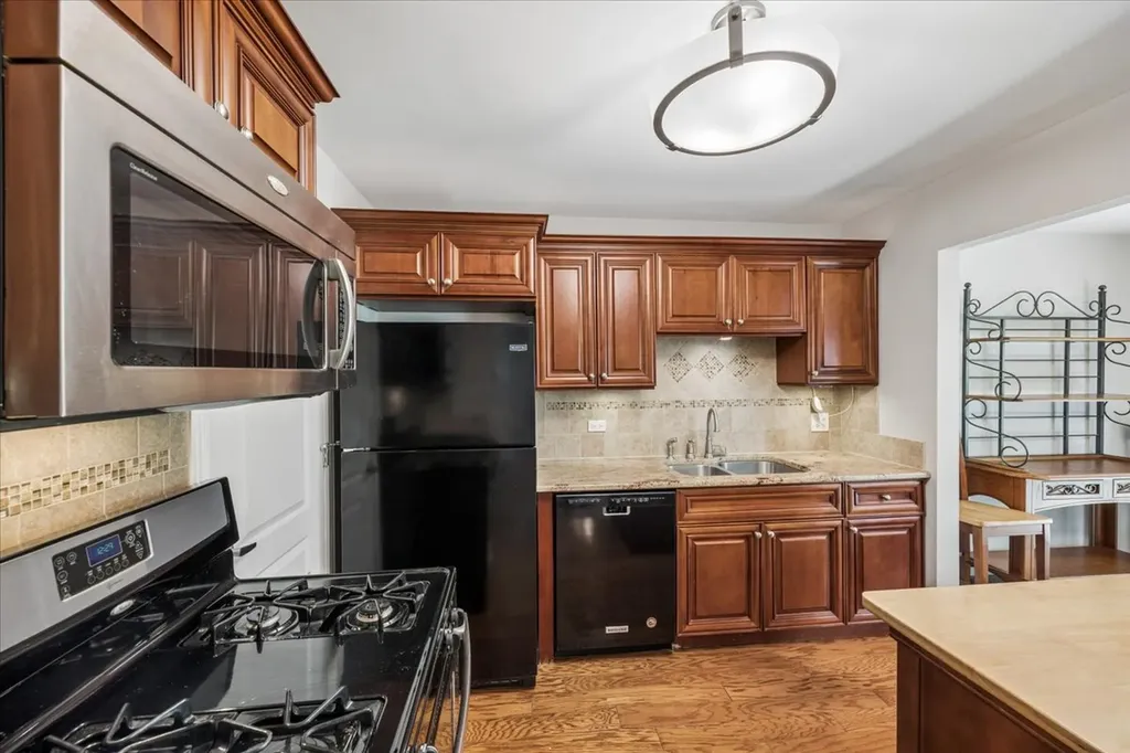 349 Newgate Court Schaumburg IL 60193