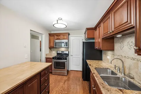 349 Newgate Court Schaumburg IL 60193
