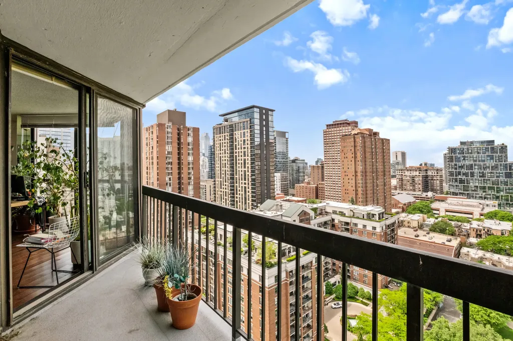 33 West Delaware Place Chicago IL 60610
