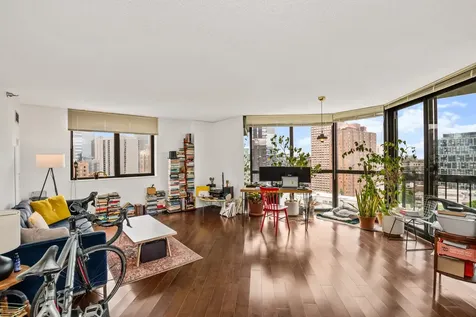 33 West Delaware Place Chicago IL 60610