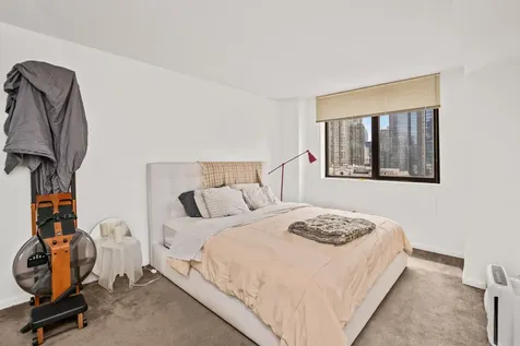 33 West Delaware Place Chicago IL 60610