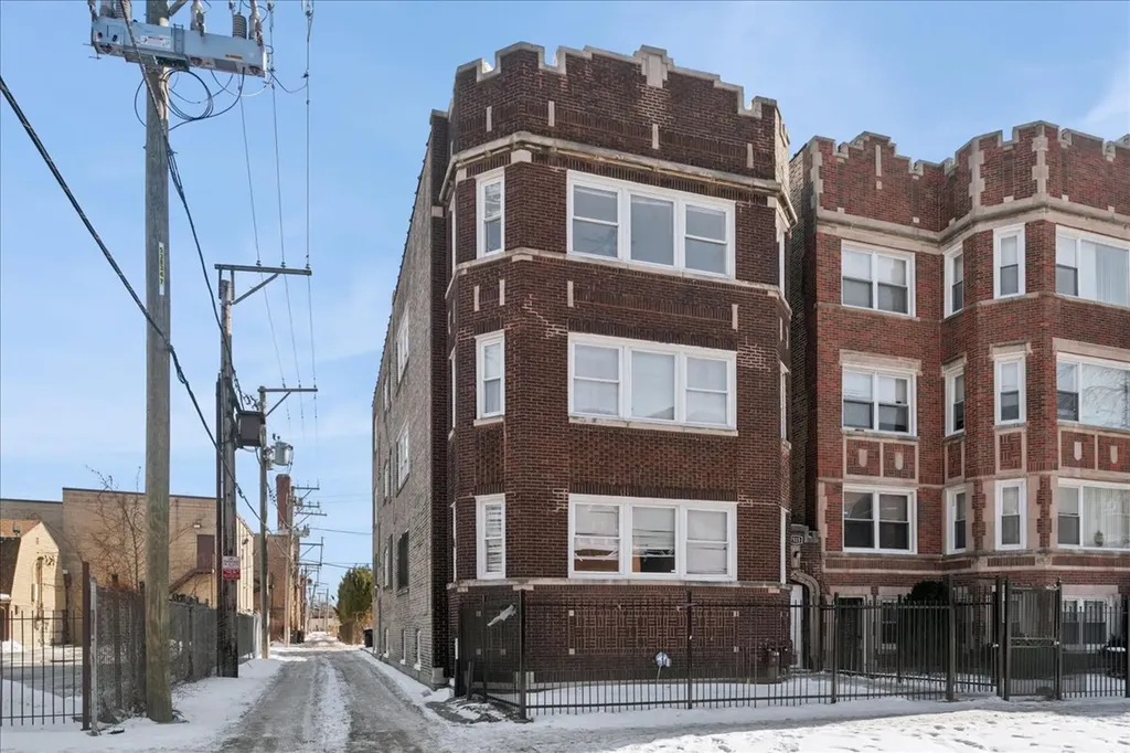7515 South Essex Avenue Chicago IL 60649