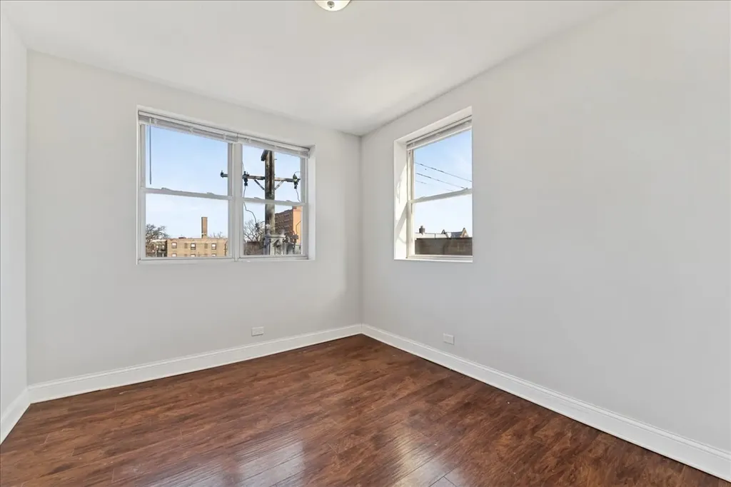 7515 South Essex Avenue Chicago IL 60649