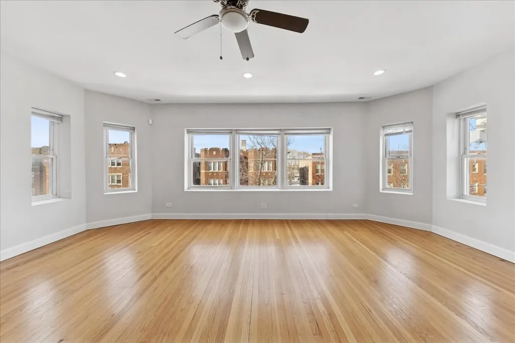 7515 South Essex Avenue Chicago IL 60649