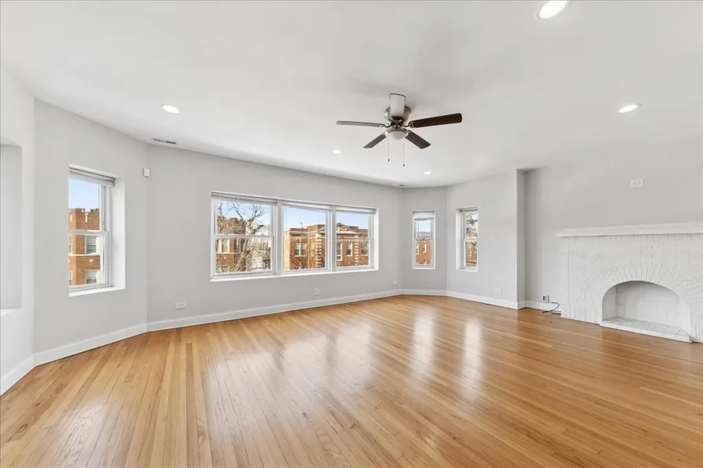 7515 South Essex Avenue Chicago IL 60649