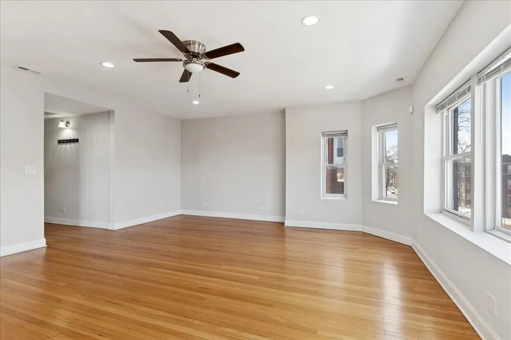 7515 South Essex Avenue Chicago IL 60649