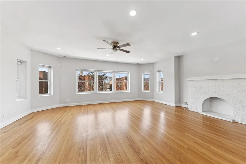 7515 South Essex Avenue Chicago IL 60649