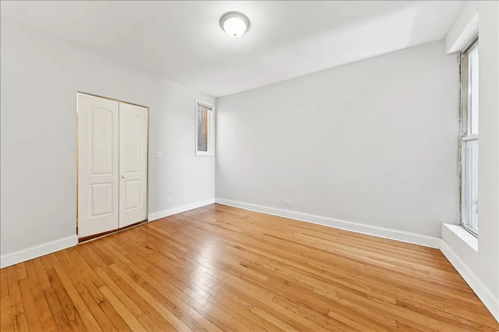 7515 South Essex Avenue Chicago IL 60649