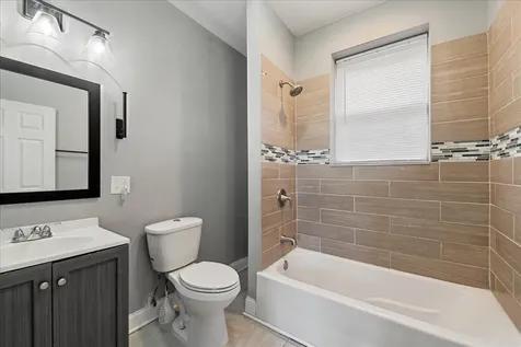 7515 South Essex Avenue Chicago IL 60649