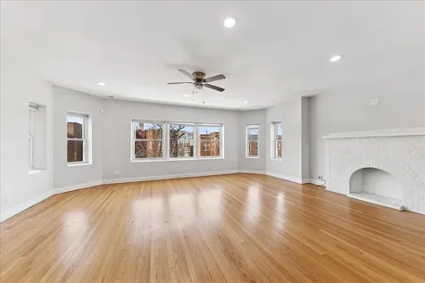 7515 South Essex Avenue Chicago IL 60649