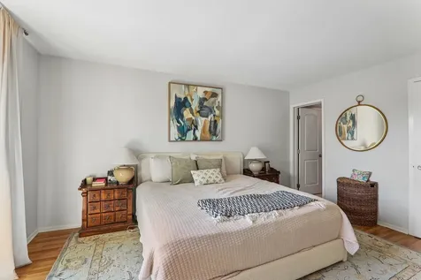1712 Northfield Square Northfield IL 60093