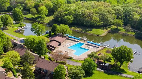 48 Oak Hill Colony Fox Lake IL 60020