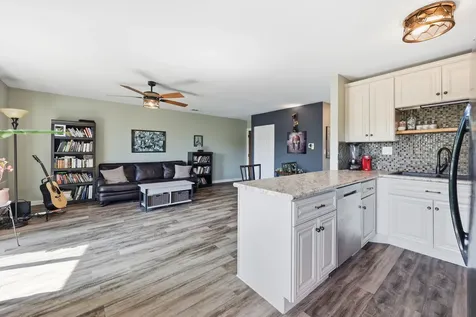 48 Oak Hill Colony Fox Lake IL 60020