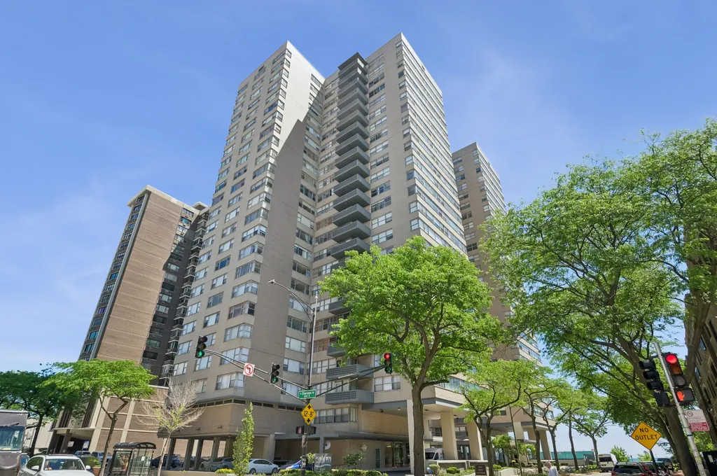 6301 North Sheridan Road Chicago IL 60660