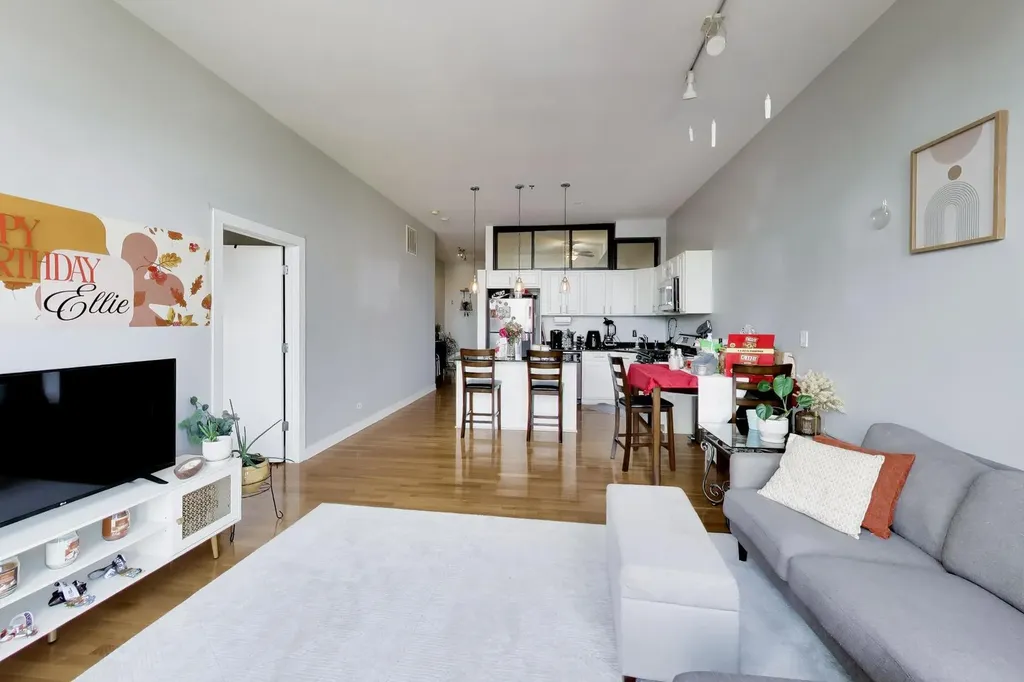1 South Leavitt Street Chicago IL 60612