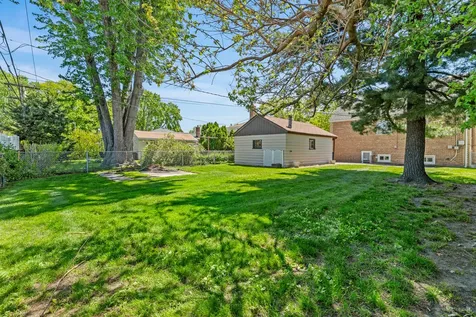4610 West 97th Place Oak Lawn IL 60453