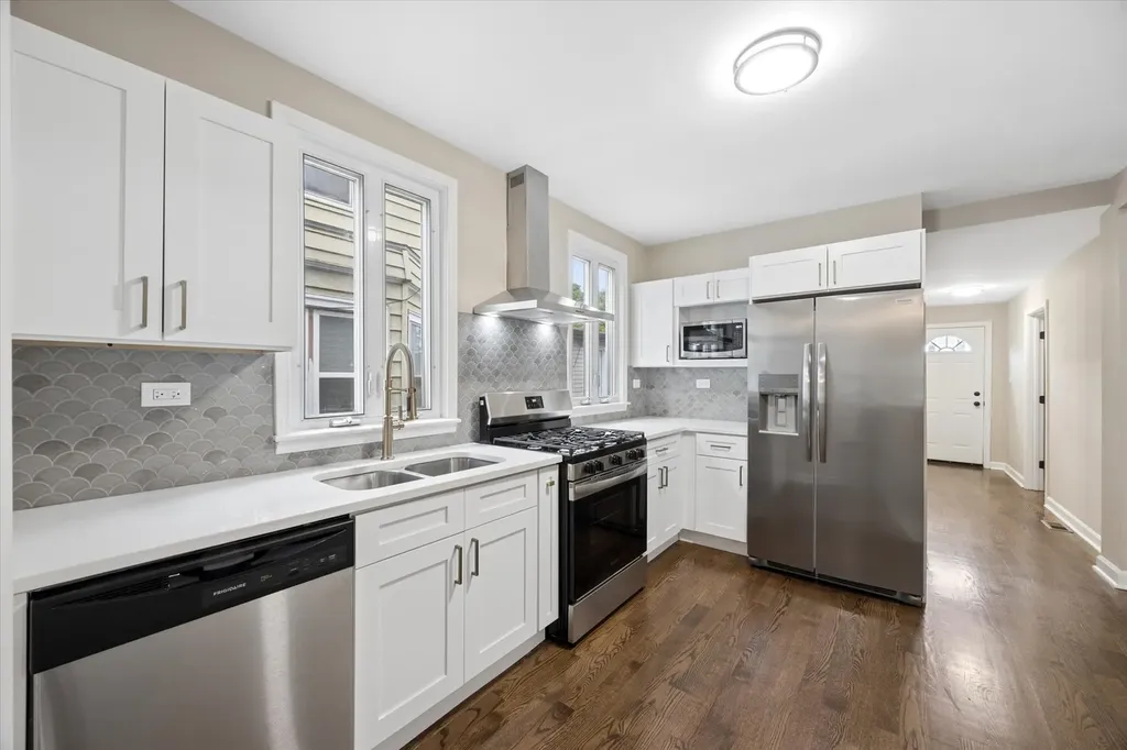 909 North Lockwood Avenue Chicago IL 60651
