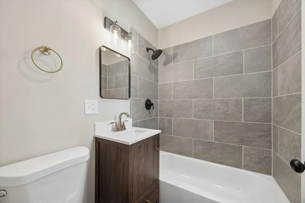 909 North Lockwood Avenue Chicago IL 60651
