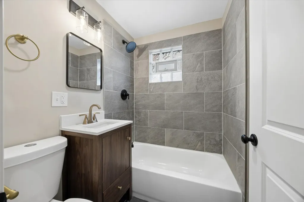 909 North Lockwood Avenue Chicago IL 60651