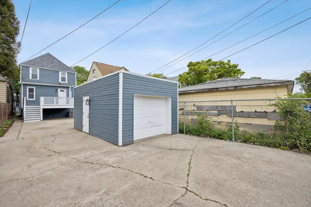 909 North Lockwood Avenue Chicago IL 60651