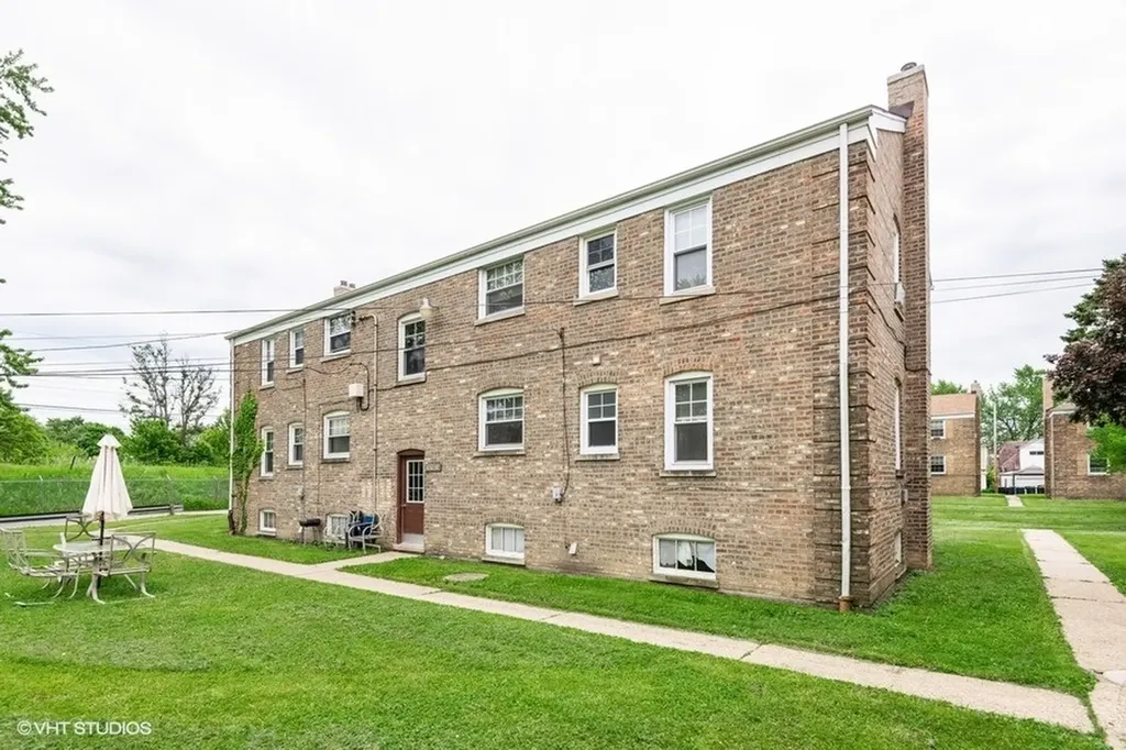 4232 West Nelson Street Chicago IL 60641