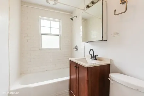 4232 West Nelson Street Chicago IL 60641