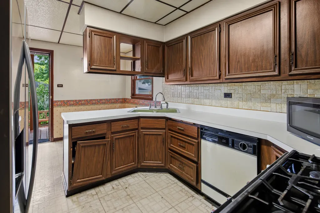 5325 West Berteau Avenue Chicago IL 60641