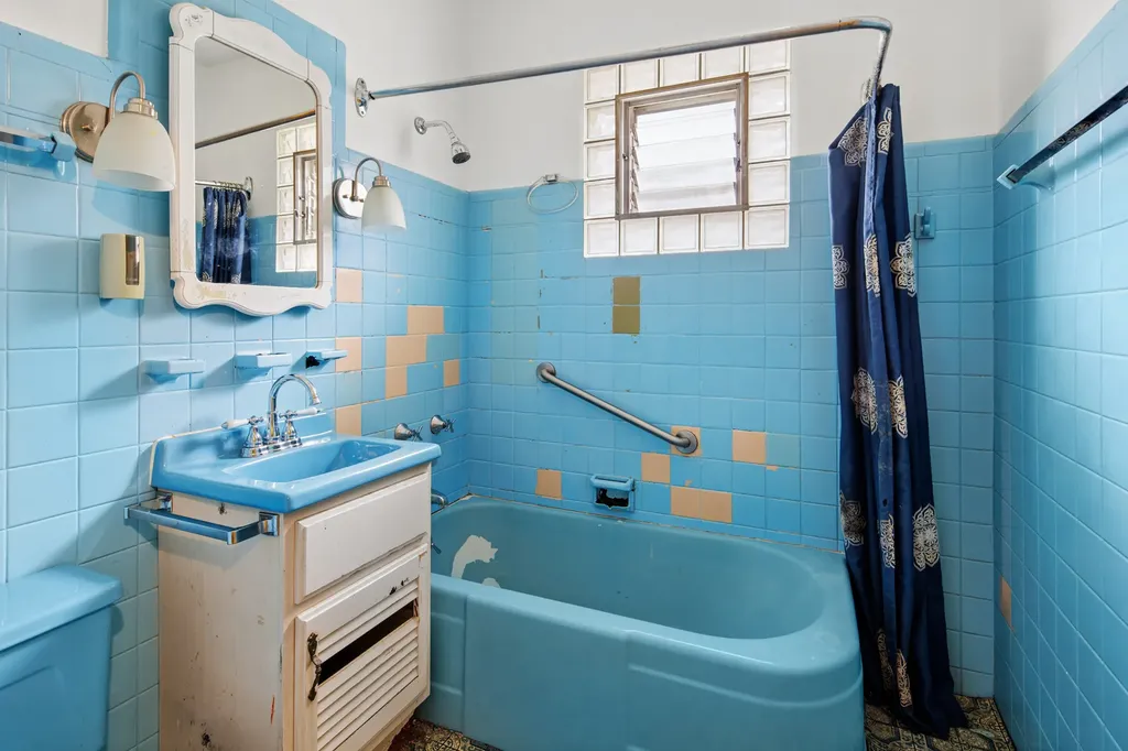 5325 West Berteau Avenue Chicago IL 60641